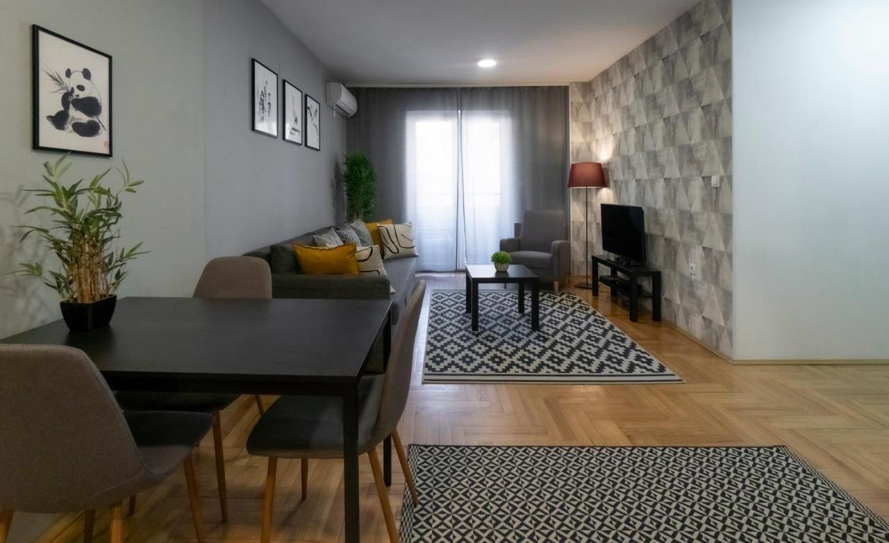 Central Fenix Apartment - Free Private Parking-Fast Wi-Fi Nowy Sad Zewnętrze zdjęcie
