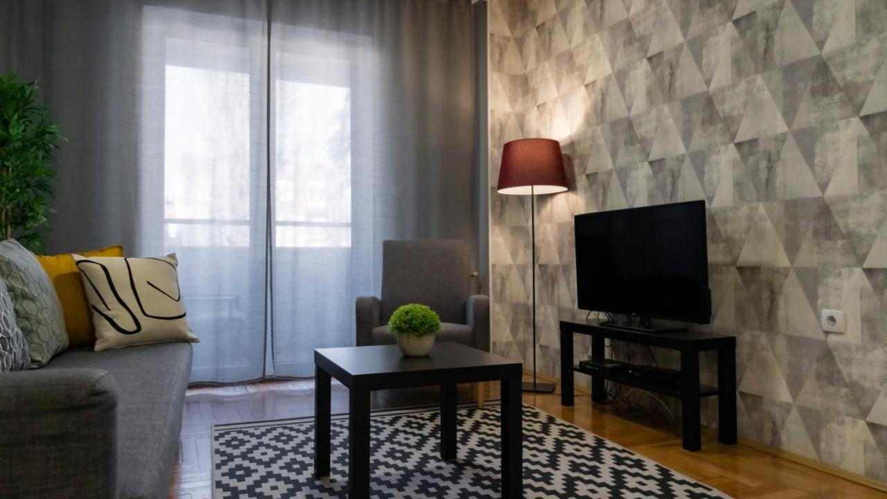 Central Fenix Apartment - Free Private Parking-Fast Wi-Fi Nowy Sad Zewnętrze zdjęcie